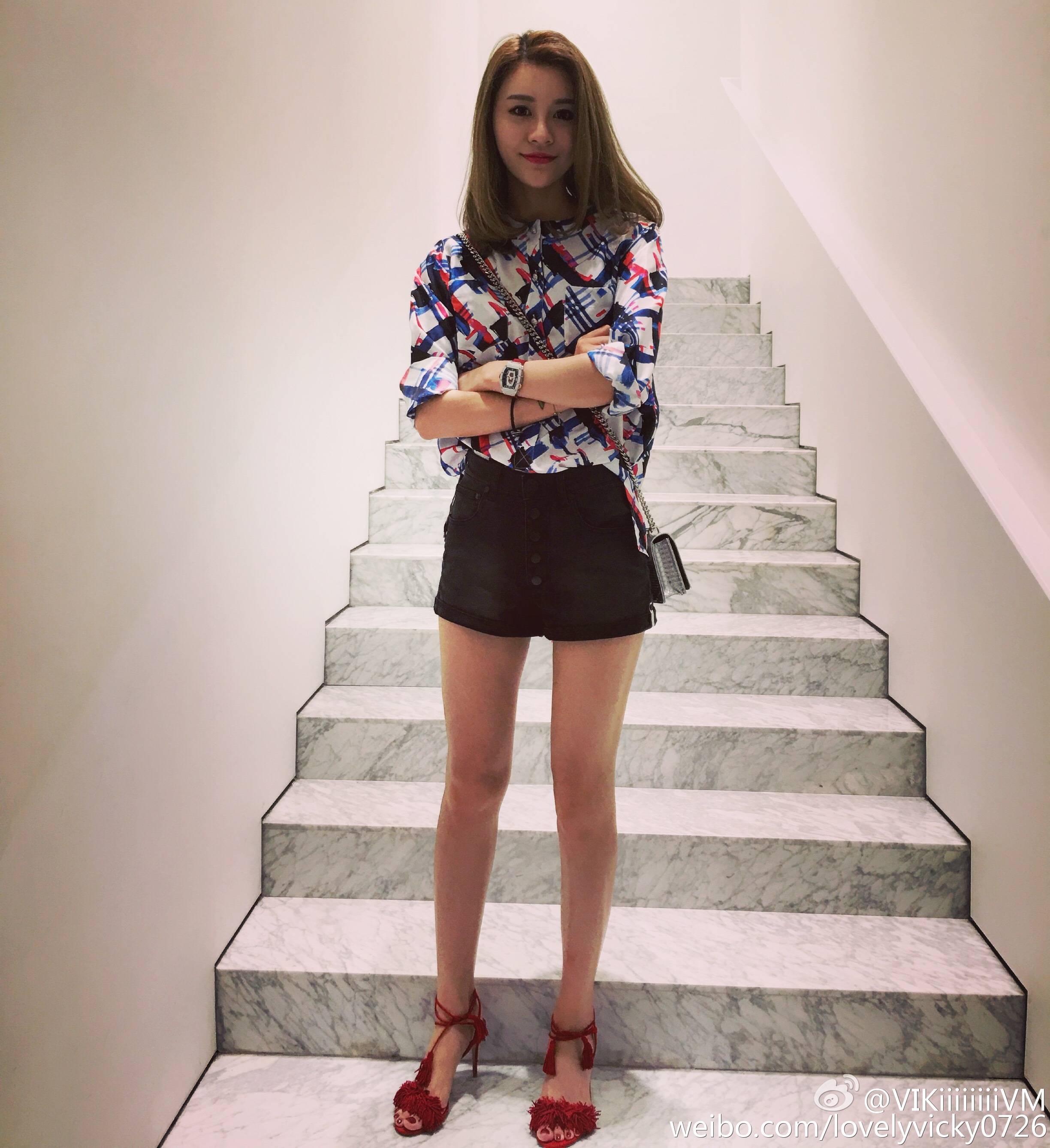 李根白富美女友晒虐狗照能给几分