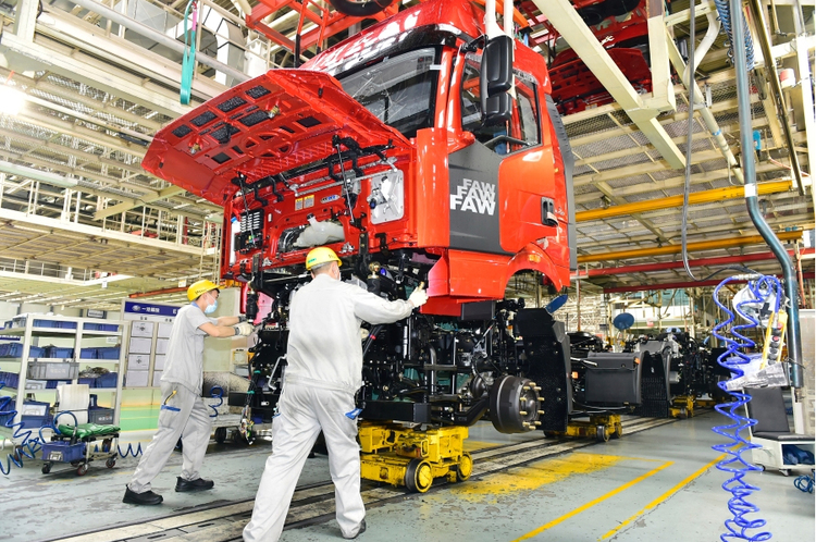 鉴往知来——跟着总书记学历史丨走进新中国汽车工业的摇篮