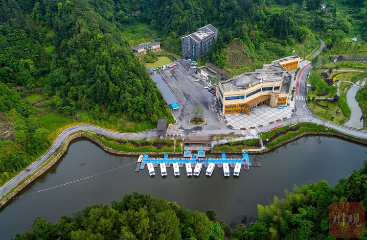 （轉載）直升機、穿越機、無人機齊上陣 鳥瞰威遠穹窿奇景