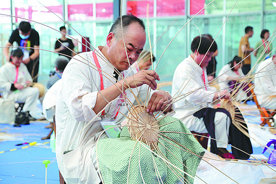Supple But Strong: Linyi's Willows Bring Work and Wealth