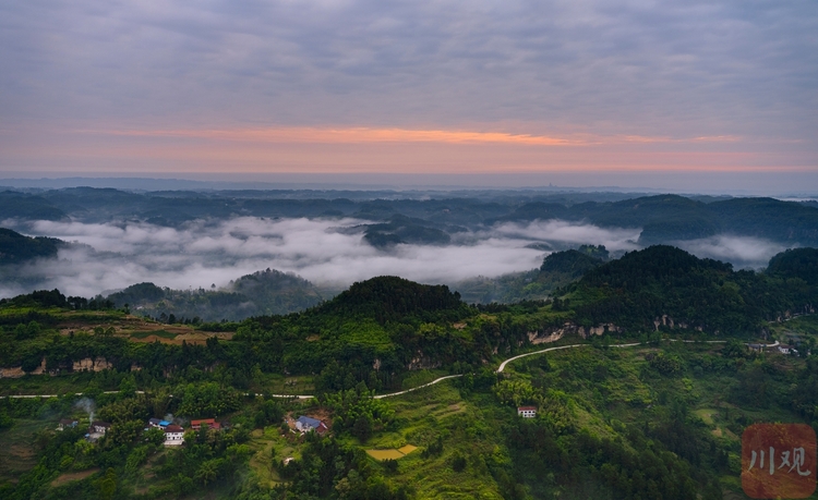 （轉載）直升機、穿越機、無人機齊上陣 鳥瞰威遠穹窿奇景
