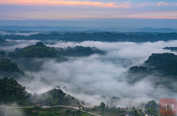 （轉載）直升機、穿越機、無人機齊上陣 鳥瞰威遠穹窿奇景