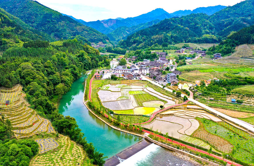 广西龙胜：深山乡村“蝶变”美如画