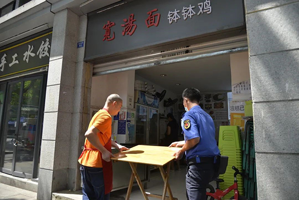 成都市城市管理委员会强化城市管理保障 为高考保驾护航_fororder_帮助商家规范经营-供图-成都市城市管理委员会