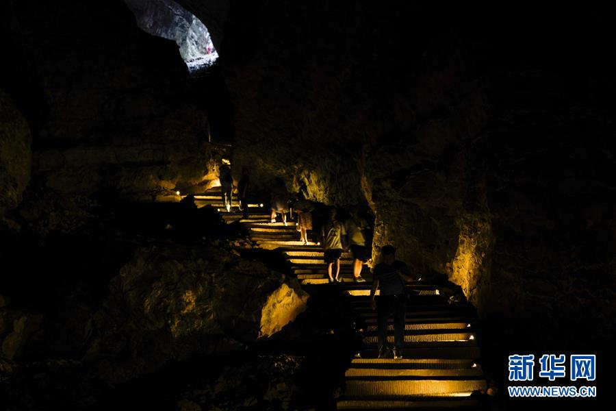 重慶金佛山：喀斯特地貌顯奇觀