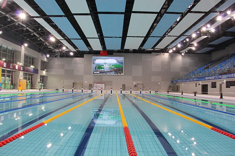 （只审不发）“丝路青年”点赞成都大运会里的“科技+智慧”元素_fororder_新都香城体育中心水球场馆内景图-摄影--李婷