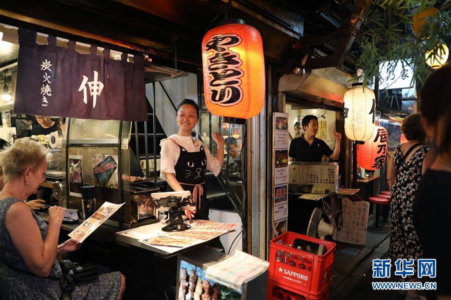 日本東京：夜幕下的熙攘繁華