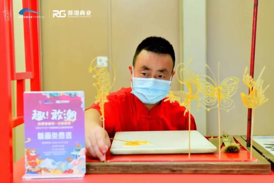 （转载）新鲜！地铁车站里还可以逛市集