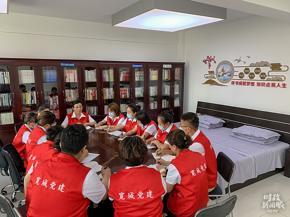 长山花园社区党建讨论会(总台央视记者赵化拍摄)