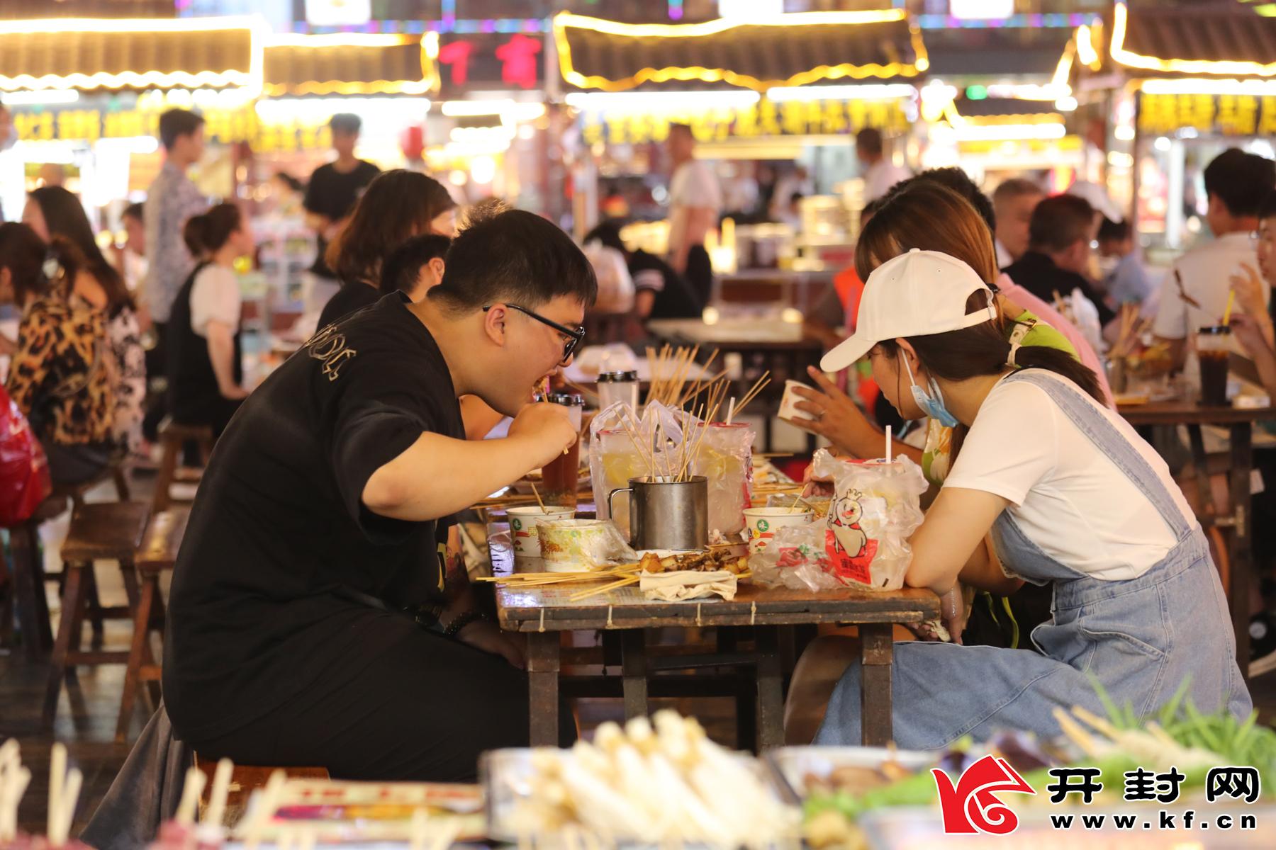 河南開封：鼓樓夜市復市