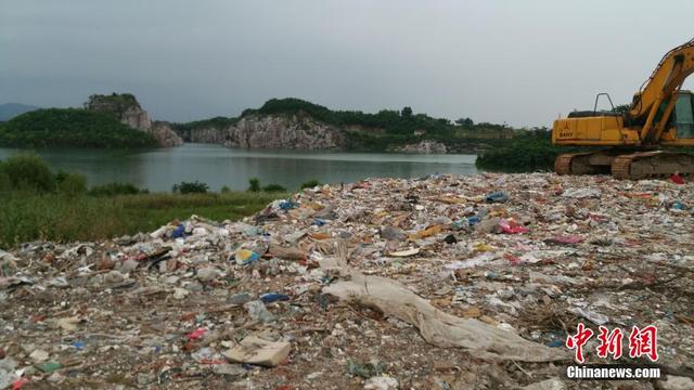 探访苏州太湖西山岛 数万吨垃圾散发恶臭