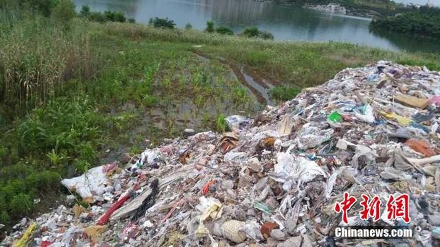 探访苏州太湖西山岛 数万吨垃圾散发恶臭