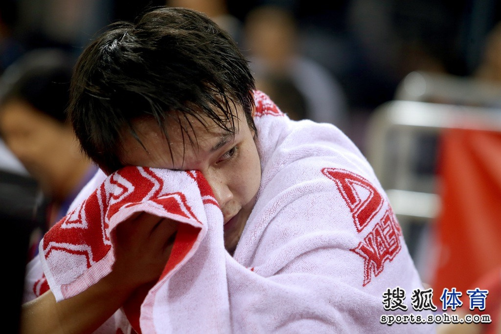 高清：男篮负尼日利亚郭少高难传球 邹雨宸封盖