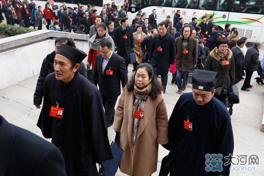 【两会 焦点图】河南省政协十二届一次会议开幕