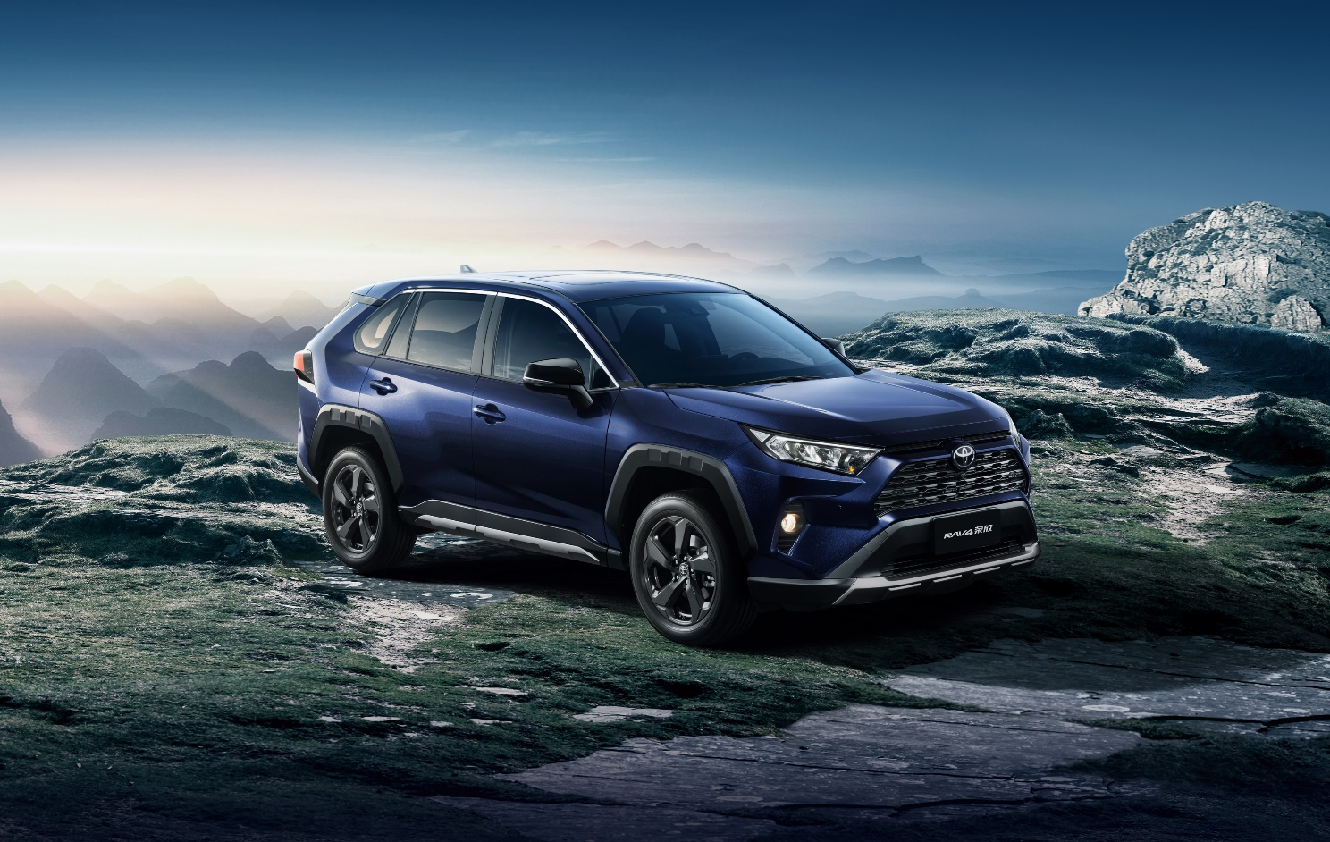 RAV4荣放2022款型格升级 带你告别无趣