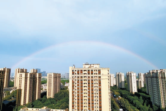 北京入夏首场雨后现彩虹