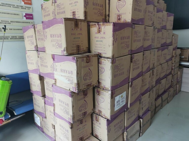 女性经期护理有多重要 48000包俏妃抑菌卫生巾驰援河南、湖南一线女性