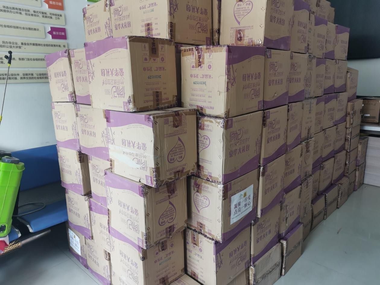 女性经期护理有多重要 48000包俏妃抑菌卫生巾驰援河南、湖南一线女性