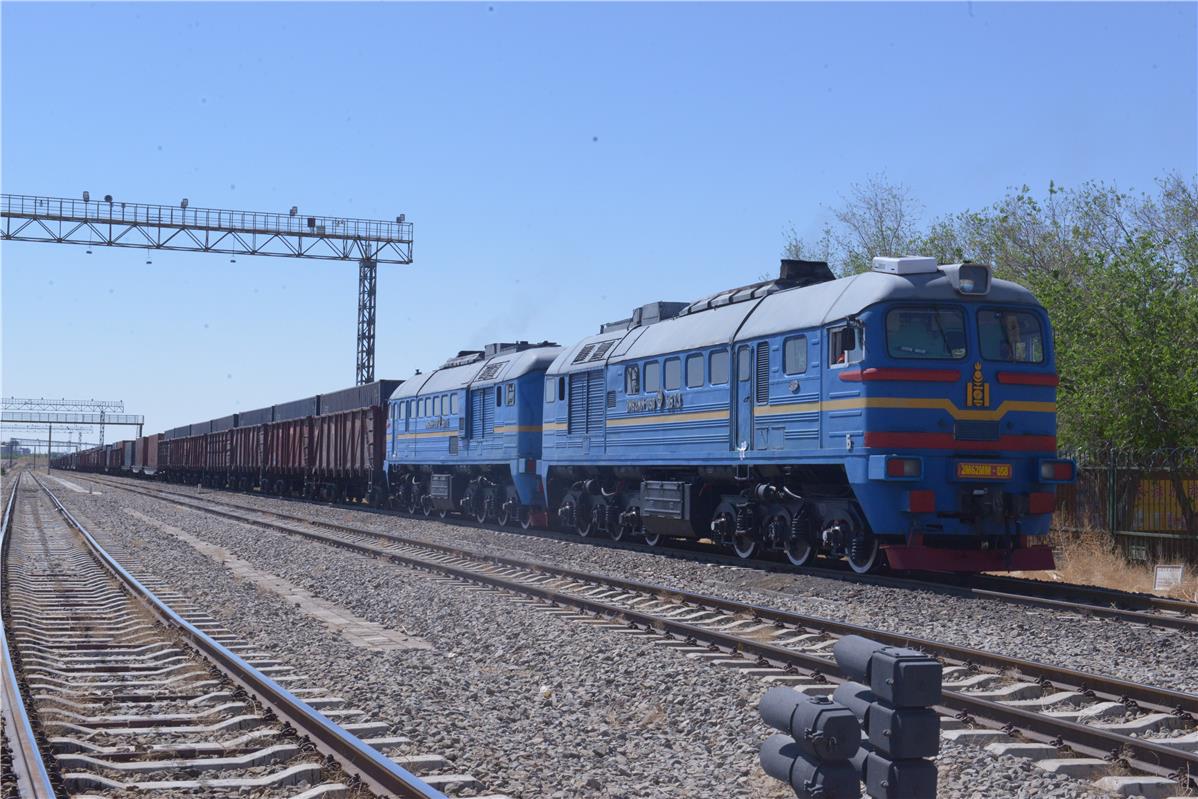 中蒙两国间首开宽轨集装箱专列_fororder_1