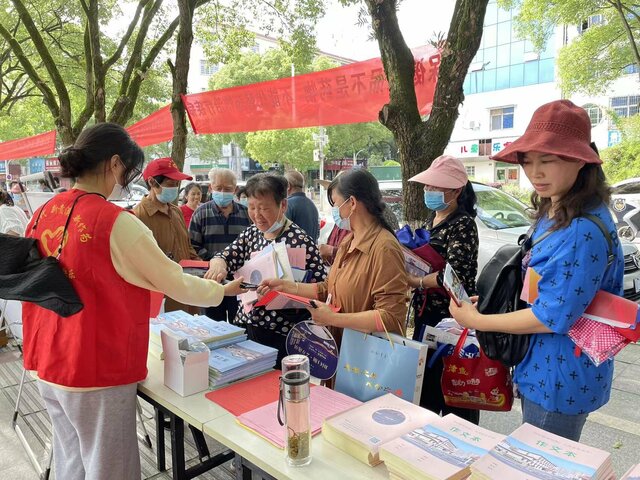 多措并举抓宣传 平安建设入人心  江西阳际峰保护区开展平安建设宣传活动_fororder_6e44bf639c5adb78f94c525adb3642e_proc