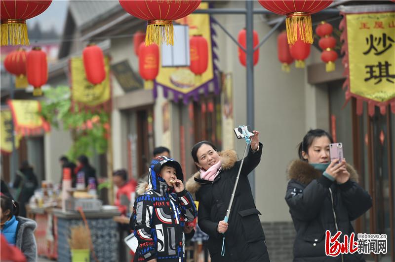 西柏坡：幸福生活节节高