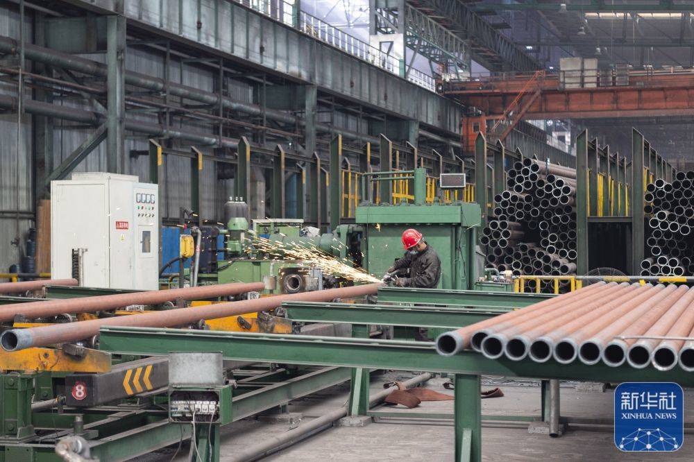 双鸭山：钢铁企业生产忙