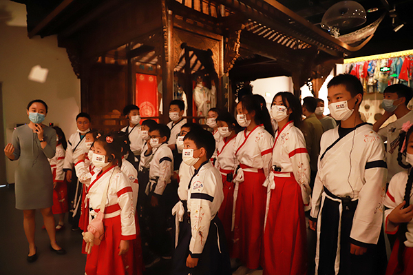 成都轨道集团：四栽相伴 轨道研学营为脱贫村少年根植梦想_fororder_活动现场--供图-成都轨道集团