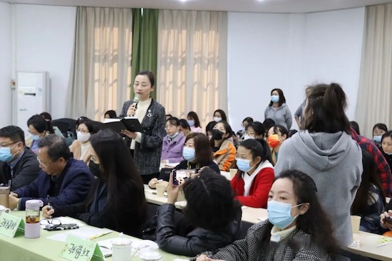 无锡市南站中心幼儿园开展从“操场”到“游戏场”幼儿园项目化研讨活动