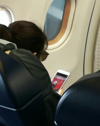 浓浓都是爱!陈妍希在飞机上不忘回顾结婚瞬间