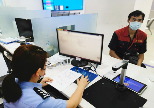 重庆高新区警方实行7项窗口业务“零材料”办理_fororder_图片2