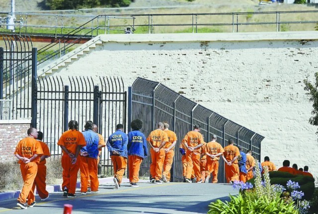 以营利为目的、沦为“奴隶工厂”……透视美国私营监狱乱象