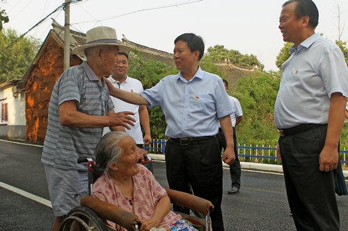 【河南供稿】河南郟縣86歲老人王中堂伺候癱瘓老伴38年 情動人間