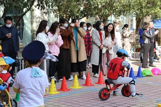 无锡市南站中心幼儿园开展从“操场”到“游戏场”幼儿园项目化研讨活动