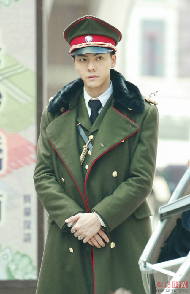 陳偉霆《老九門》裏穿軍裝真的帥到報警