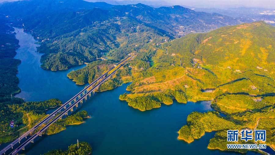 鸟瞰武英高速 一路风光绝美