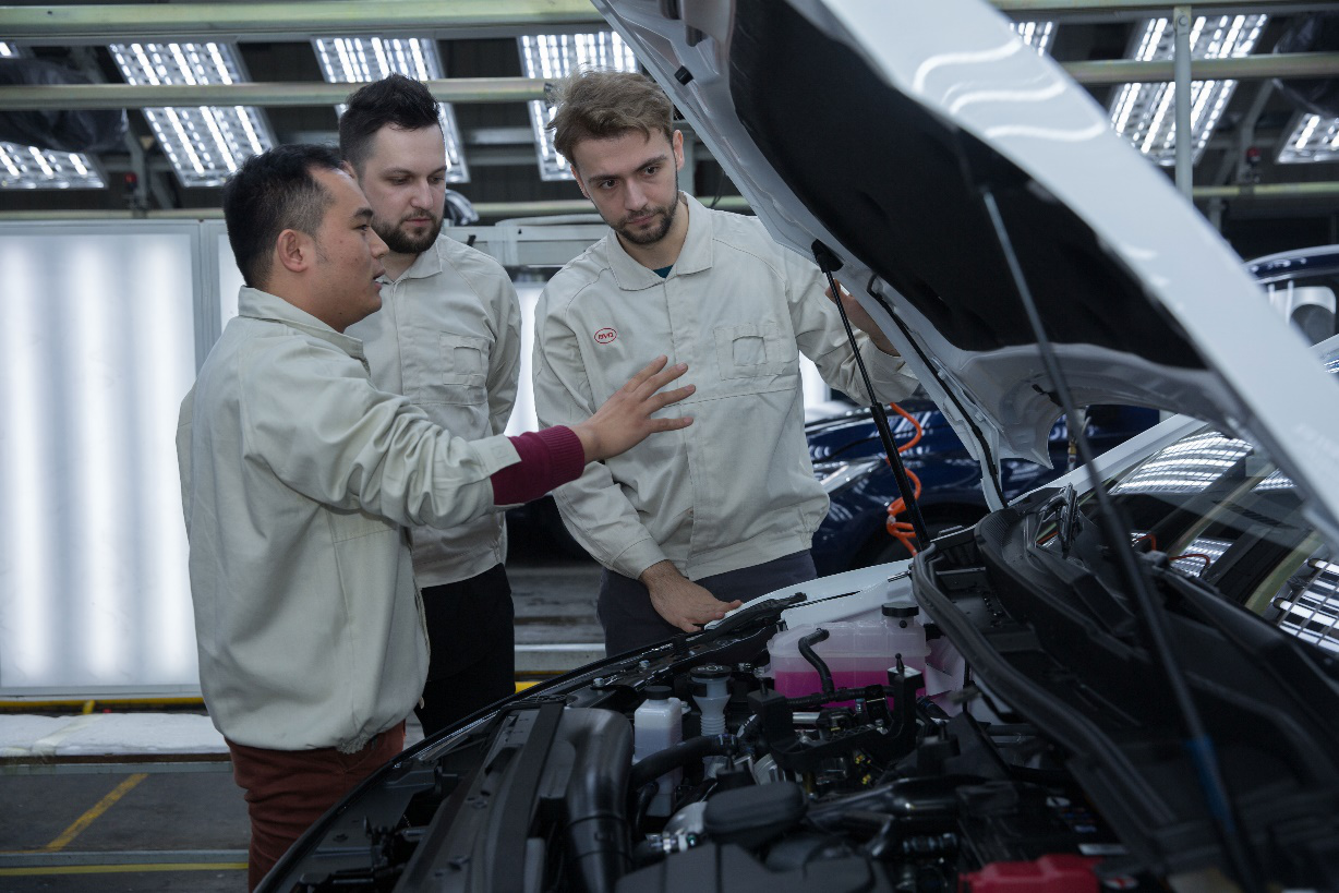 Dragon Face前脸/7座大空间 宋MAX斩获两项大奖