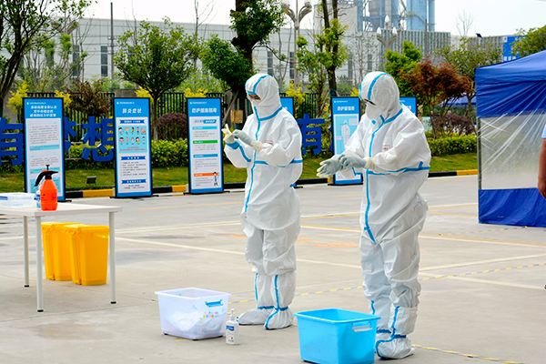以“练”筑防 中建西部建设开展2022年基层厂站疫情防控应急演练_fororder_疫情防控应急演练现场-摄影-王浩伊-(1)