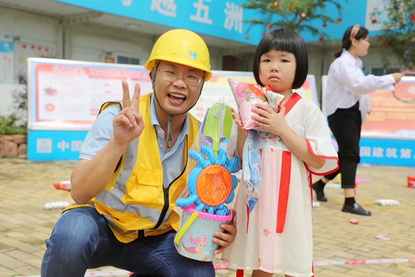 中建八局广西分公司工会开展儿童节慰问活动