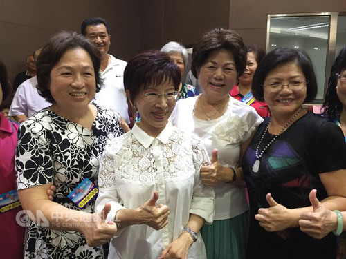 洪秀柱:台湾水果无法销往大陆 只能自己吃 洪秀柱:台湾水果无法销往大陆 只能自己吃