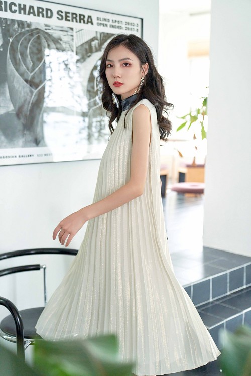安娜凯瑟莉隶属于四川安娜凯瑟莉服饰有限公司,专注于高端女装方向