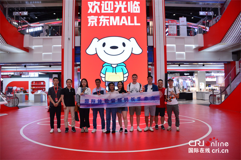 浪漫时尚科技并存 国际体验官打卡西安未央区潮流新地标_fororder_图片30