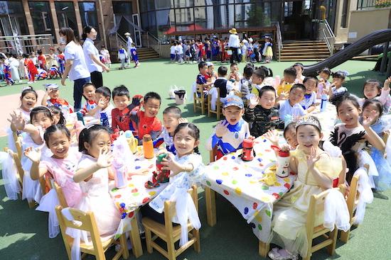 玩转缤纷“六一” 乐享幸福童年——青岛西海岸新区灵山卫中心幼儿园儿童节活动