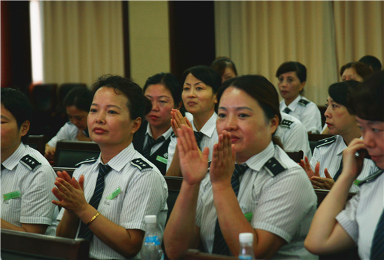 （供稿 企業列表 三吳大地南京 移動版）天士力大健康公益行關注南京高溫一線交通人