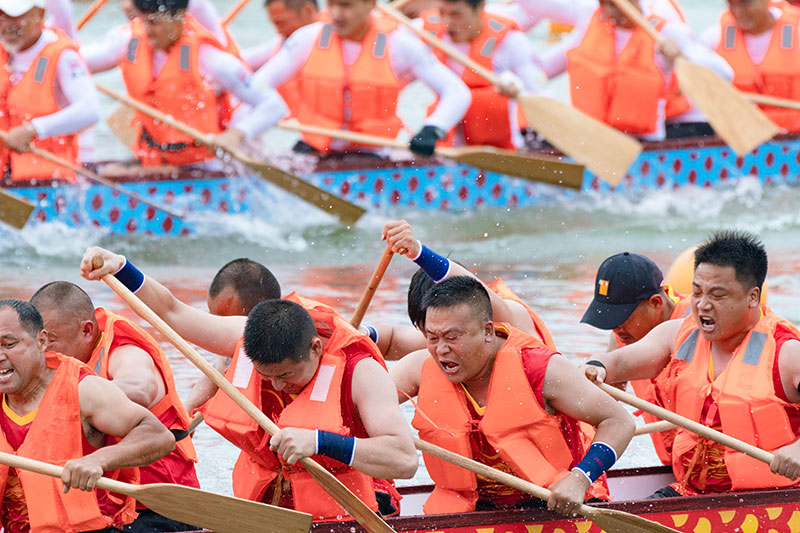 百舟竞渡迎端午 富顺县第二届端午龙舟文化旅游活动精彩上演_fororder_7激烈角逐（摄影-廖志全）