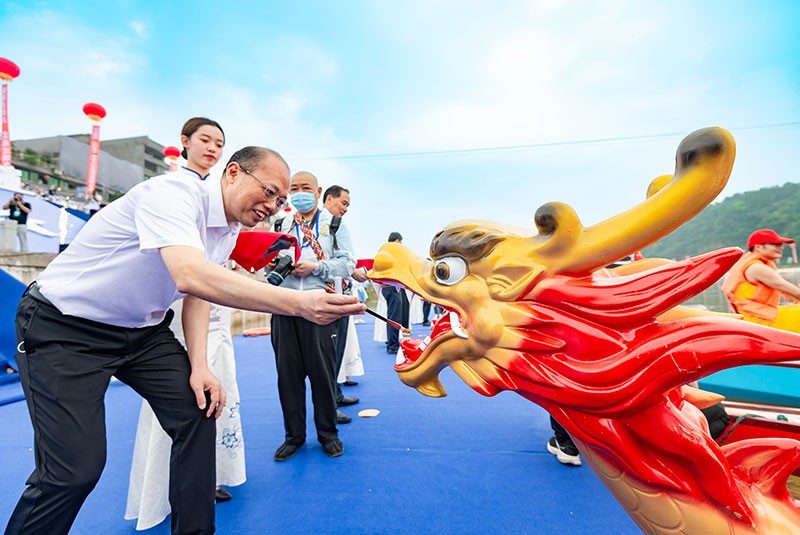 百舟竞渡迎端午 富顺县第二届端午龙舟文化旅游活动精彩上演_fororder_3龙舟点睛仪式（摄影-廖志全）