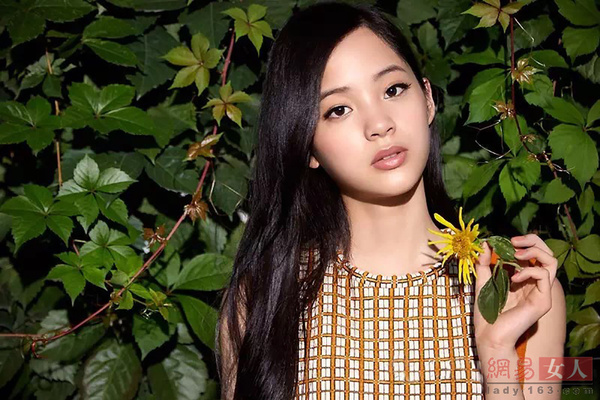 黄磊女儿巴黎走秀