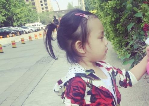 黄磊女儿巴黎走秀