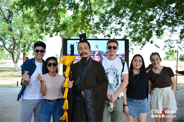 International Experience Officers Explore Weiyang Palace National Archaeological Site Park to Learn about Chang'an of Han Dynasty_fororder_圖片7