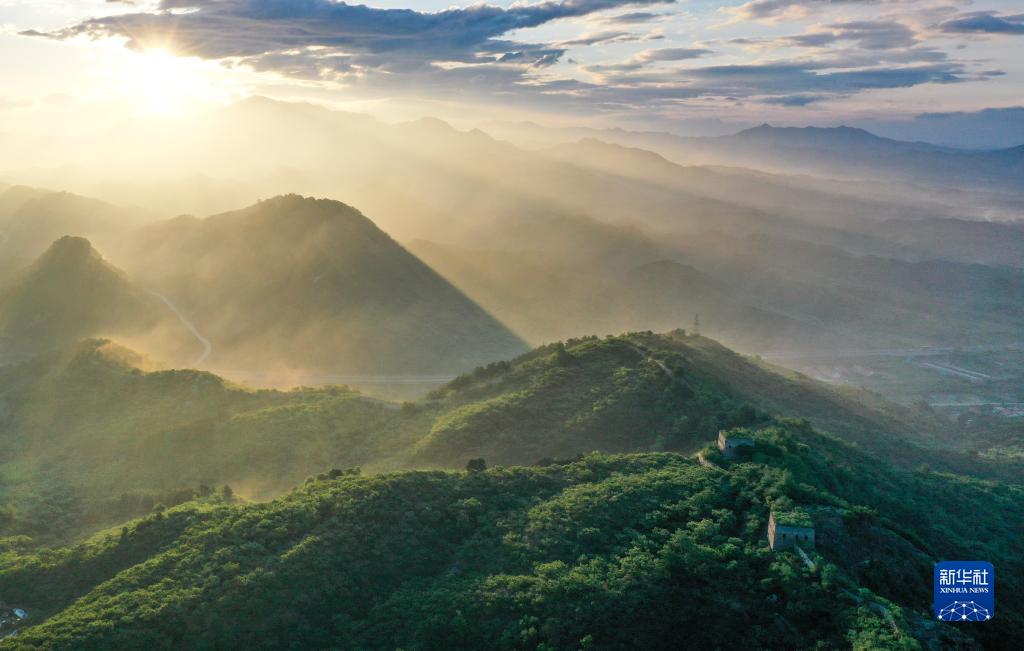 长城晨景