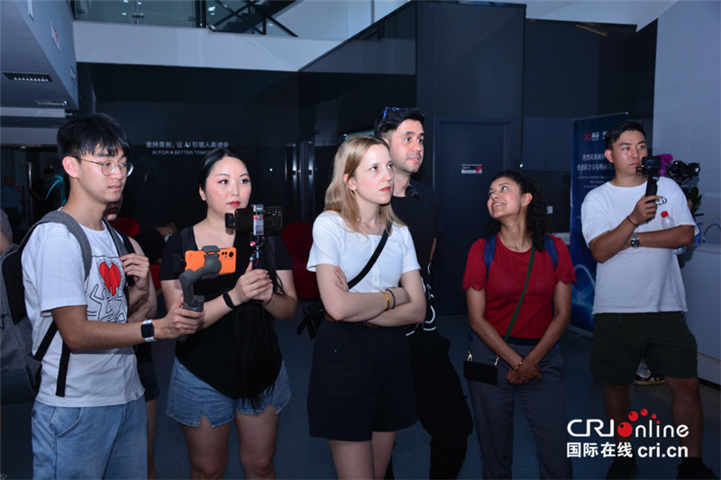 这个AI企业有点“哇塞” 六国主播见证西咸“原动力”_fororder_图片50